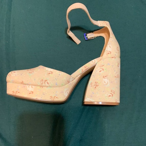 The Maggie Heel - Picture 3 of 4